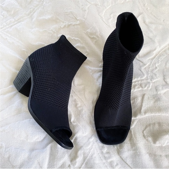 Eileen Fisher Ark Stretch Open-Toe Sock
Booties Size 9.5 New $245 - Picture 5 of 10